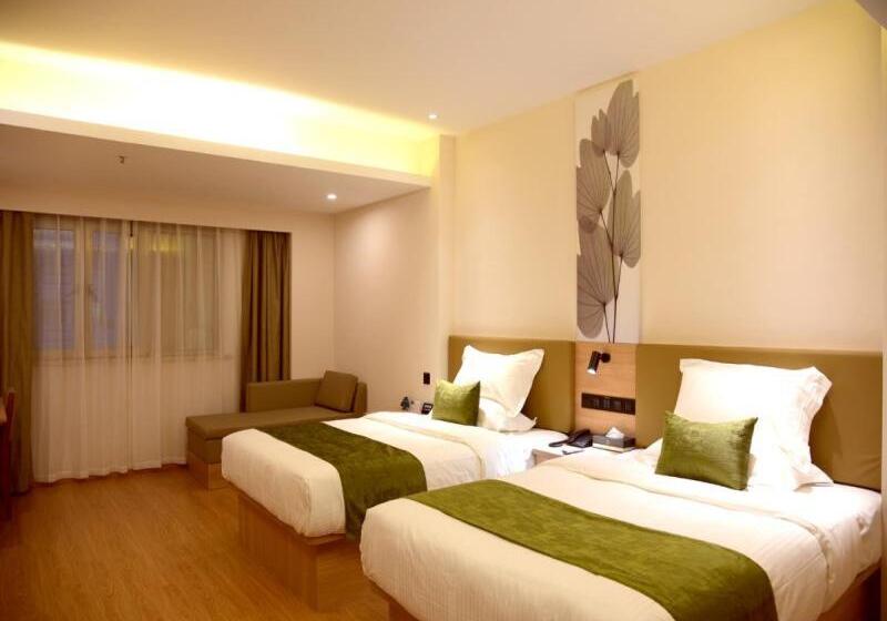 Номер Стандарт Трехместный, Greentree Inn Express Hotel Heyuan N1 High Fountain