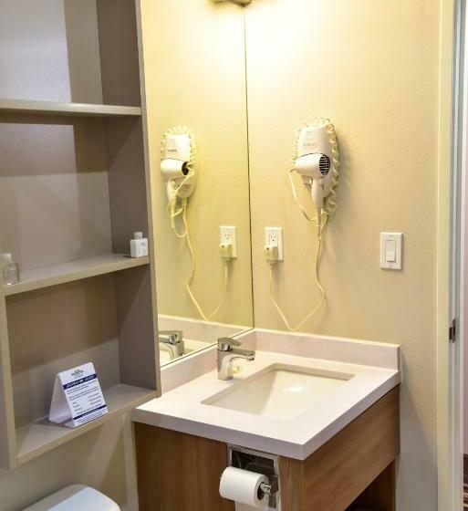 Номер Стандарт, Microtel Inn & Suites By Wyndham Cuauhtemoc Campos Menonitas