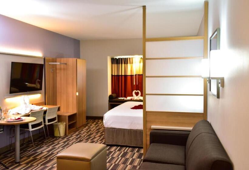 Люкс Кровать Кинг, Microtel Inn & Suites By Wyndham Cuauhtemoc Campos Menonitas