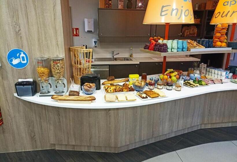 Номер Стандарт Трехместный, First Inn Hotel Paris Sud Les Ulis