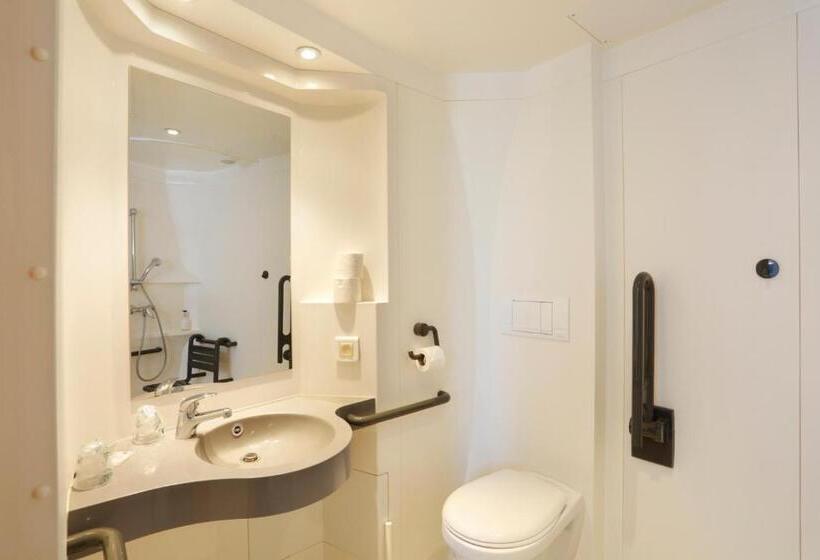 غرفة قياسية ثلاثية, First Inn Hotel Paris Sud Les Ulis