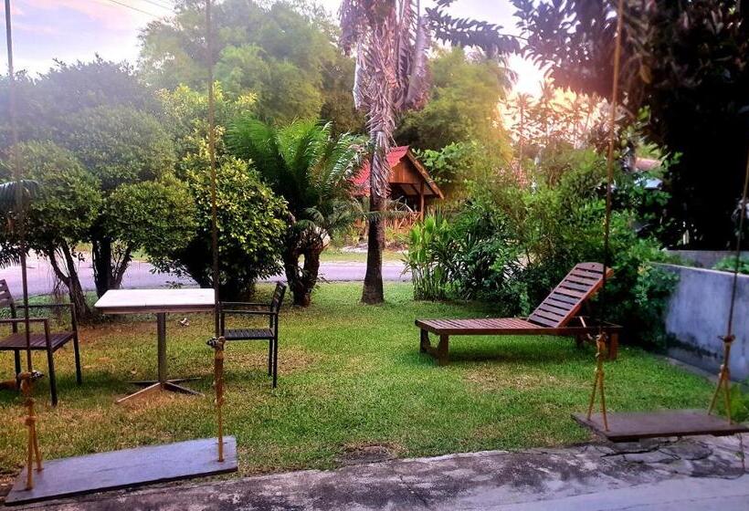 اتاق سوپریور سه تخته, The Cottage Langkawi