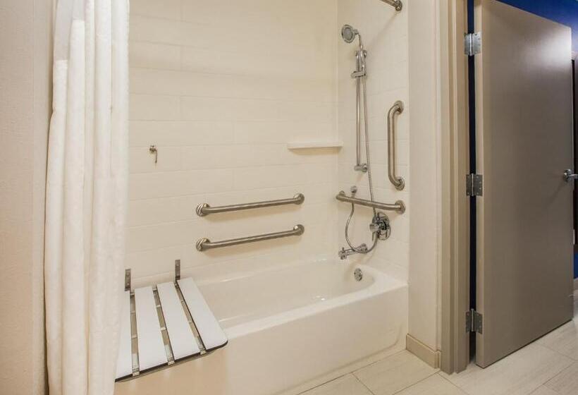 Люкс Адаптированный для Инвалидов, Holiday Inn Express   Cabot, An Ihg