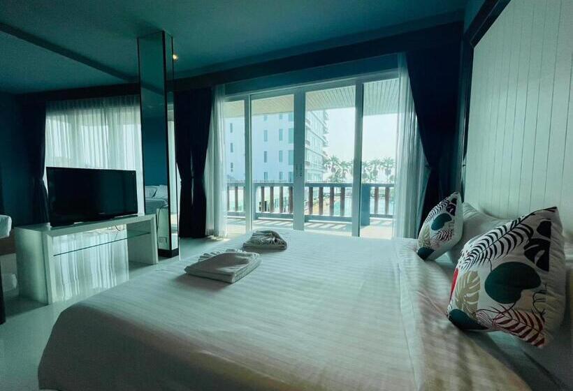 Люкс Deluxe Вид на Море, The Sand Beach Pattaya