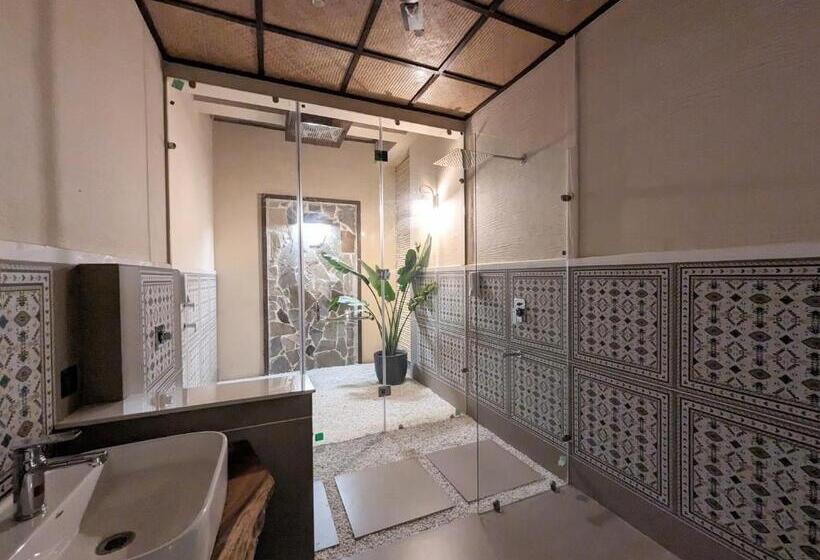 اتاق سوپریور با تخت بزرگ, Cape House
