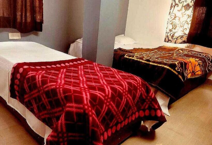 デラックストリプルルーム, O Dev Hotel Mansarovar