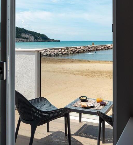 Номер Стандарт Вид на Море с Балконом, Marina Bay Luxury Rooms