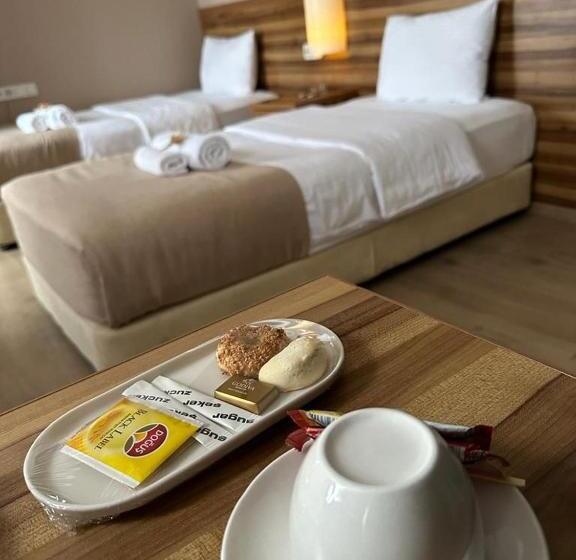Трехместный Номер Стандарт с Балконом, Park Otel