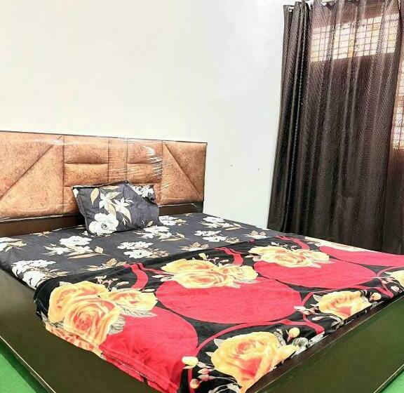 Трехместный Номер Классика, Spot On 81041 Hotel Royal Palace