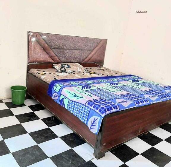 Трехместный Номер Классика, Spot On 81041 Hotel Royal Palace