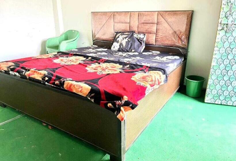 Трехместный Номер Классика, Spot On 81041 Hotel Royal Palace