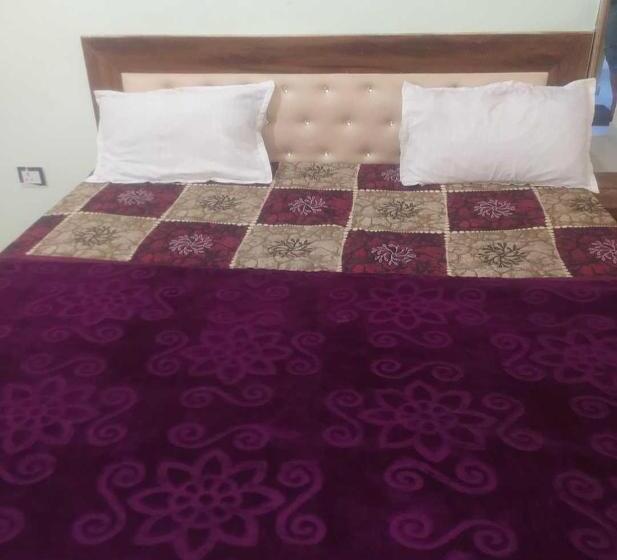 Трехместный Номер Классика, Spot On 81041 Hotel Royal Palace
