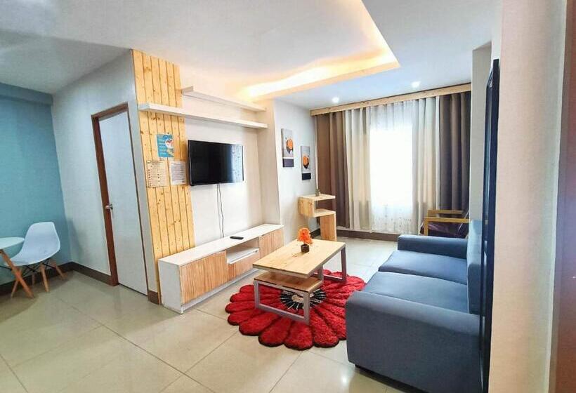 غرفة عائلية مطلّة علي الجبل, Big Brotherhouse