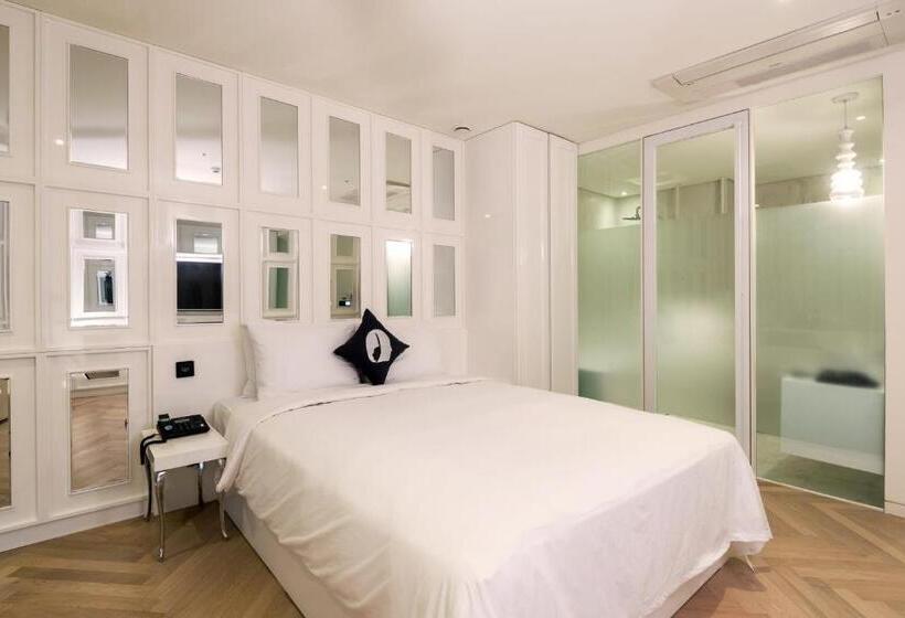 Номер Deluxe, The Designers Lyj Gangnam Premier