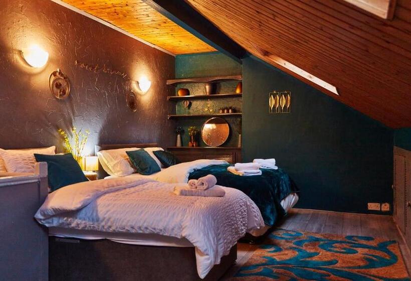 Дом 2 Спальни, Home Away From Home Entire 2 Bedroom House