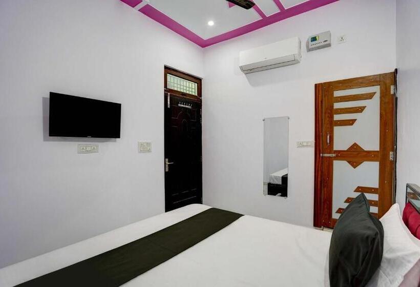 Трехместный Номер Классика, Collection O Hotel Golden Moon