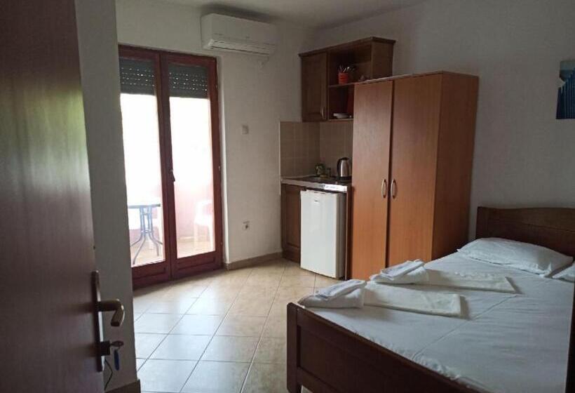 اتاق استاندارد سه تخته با چشم‌انداز, Apartments Normannia