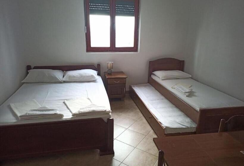 اتاق خانوادگی با چشم‌انداز دریا, Apartments Normannia
