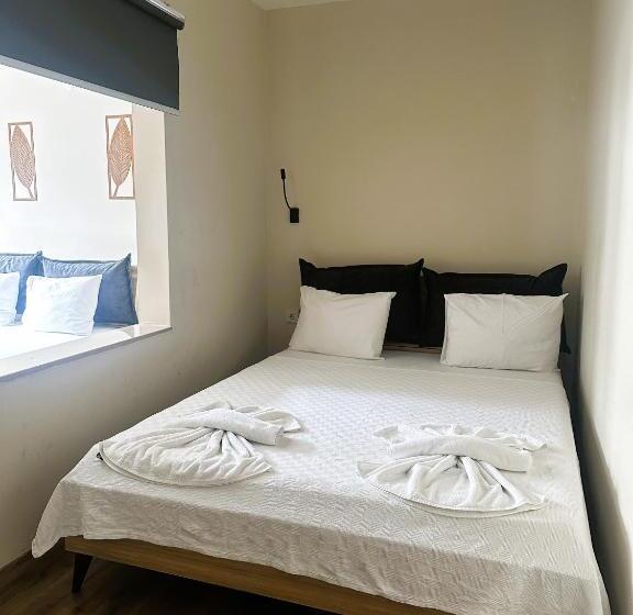 חדר משפחתי, Pinna Home