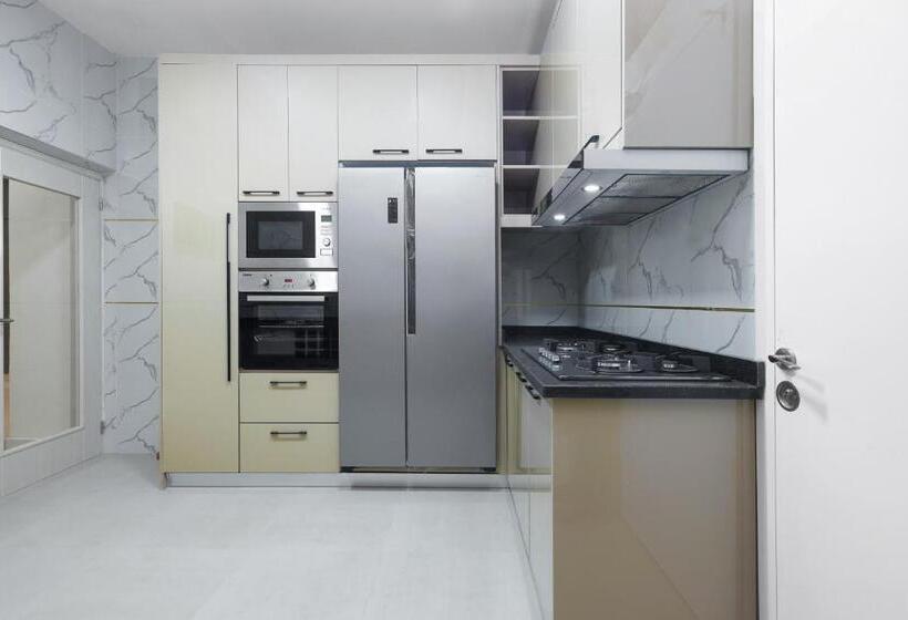 Deluxe Suite King Bed, Bkt Cribs   Apartments & Suites