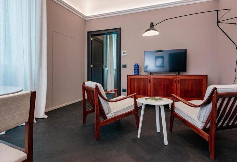 스탠다드 룸 킹사이즈 침대, Molo Suites