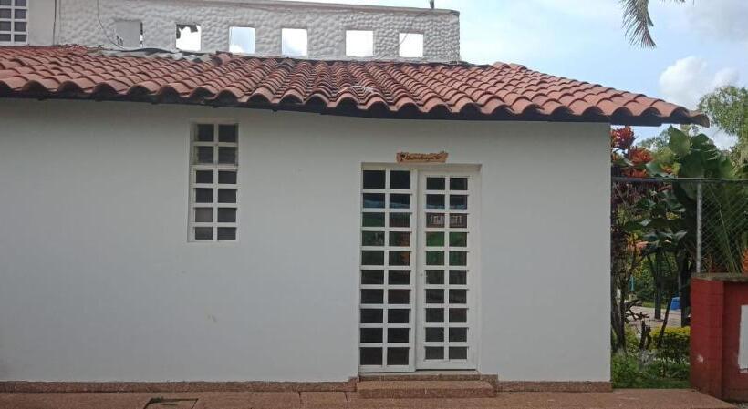اتاق خانوادگی, Chalet La Promesa