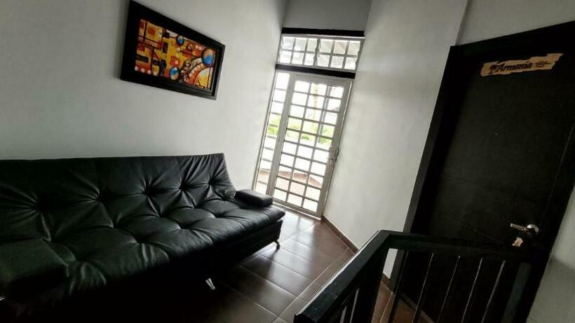 패밀리 스위트, Chalet La Promesa