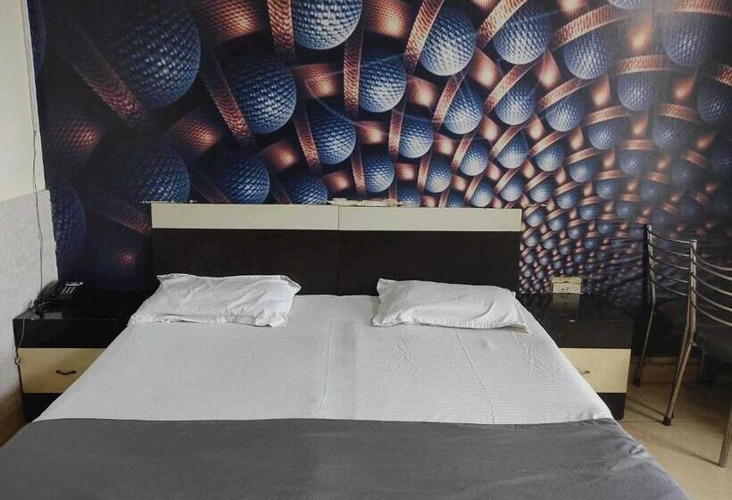 豪华三人间, Oyo Best Stay