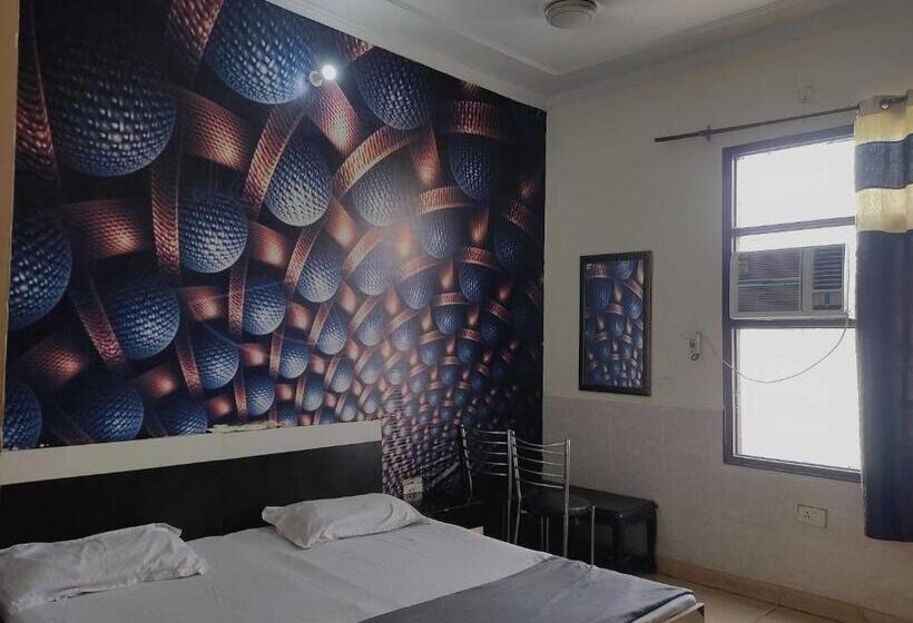 豪华三人间, Oyo Best Stay