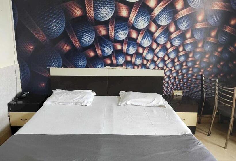 豪华三人间, Oyo Best Stay