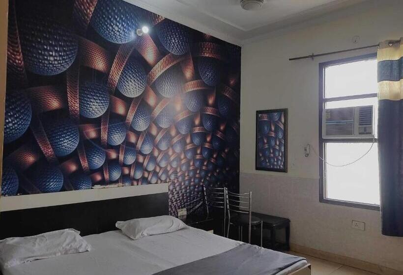 豪华三人间, Oyo Best Stay