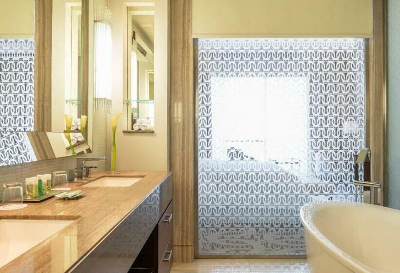 اتاق استاندارد با تخت بزرگ, Hilton Dubai Al Habtoor City