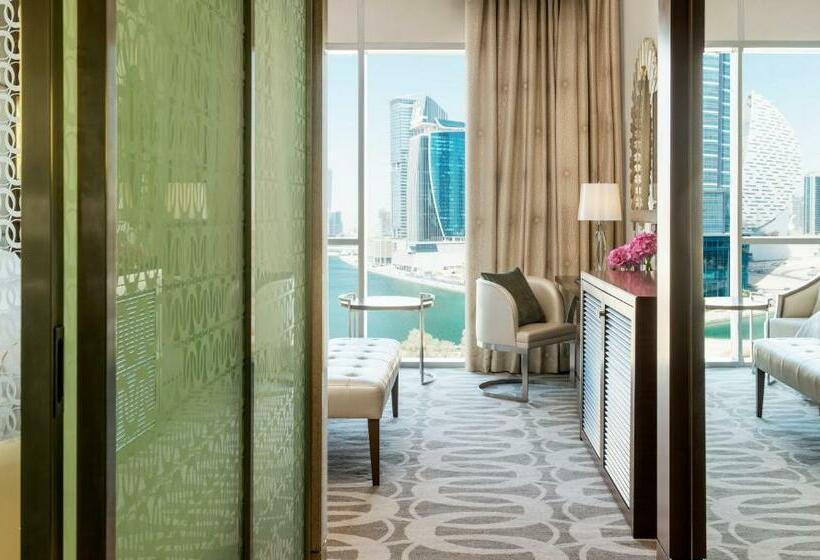 اتاق لوکس با چشم‌انداز, Hilton Dubai Al Habtoor City