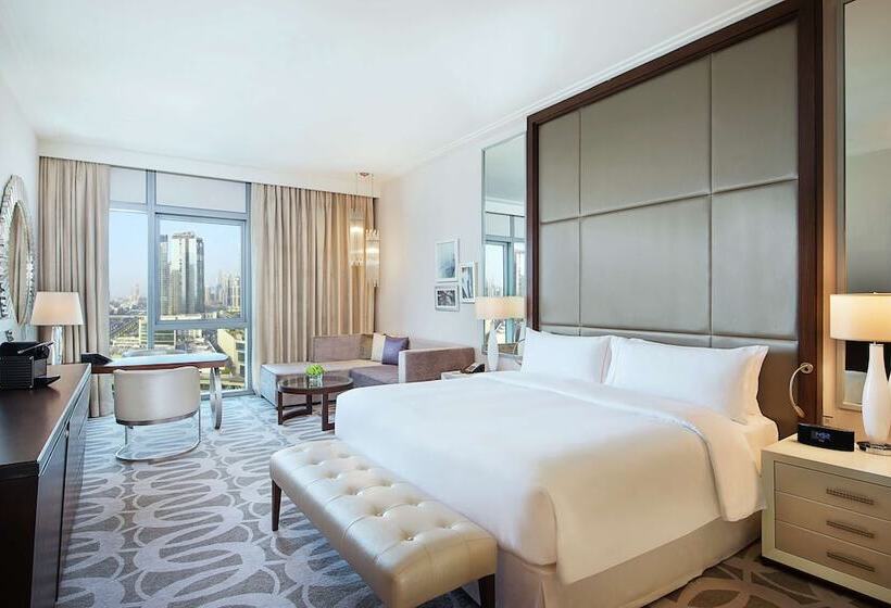 اتاق لوکس با چشم‌انداز, Hilton Dubai Al Habtoor City