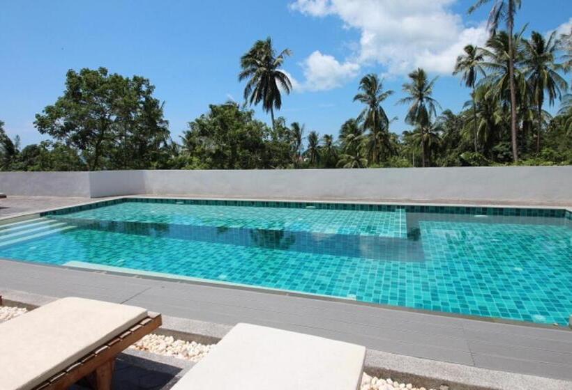 プールビュースタンダードステューディオ, Tropical Sea View Residence