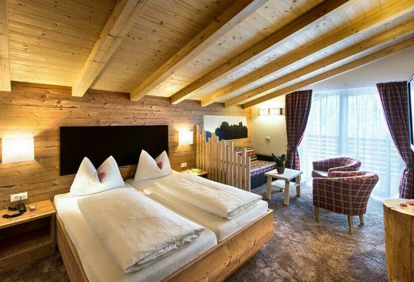 Номер Стандарт с Балконом, Chalet Dolomites