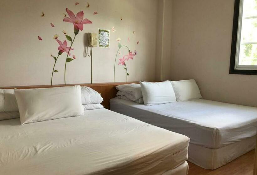 اتاق استاندارد چهار تخته, Deep Forest Inn