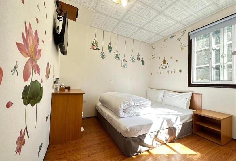 اتاق استاندارد, Deep Forest Inn