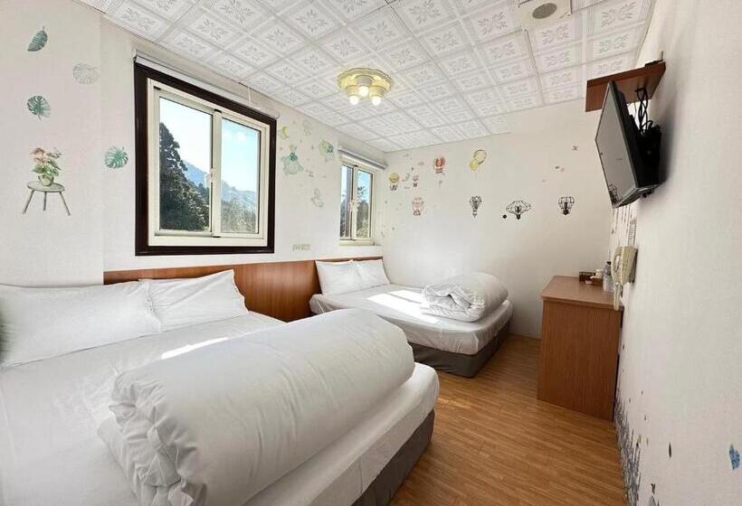اتاق استاندارد چهار تخته, Deep Forest Inn