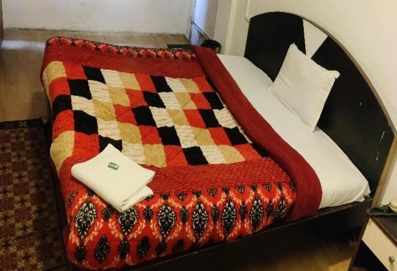 디럭스 트리플 룸, Capital O 8272 Hotel Pratigya Residency