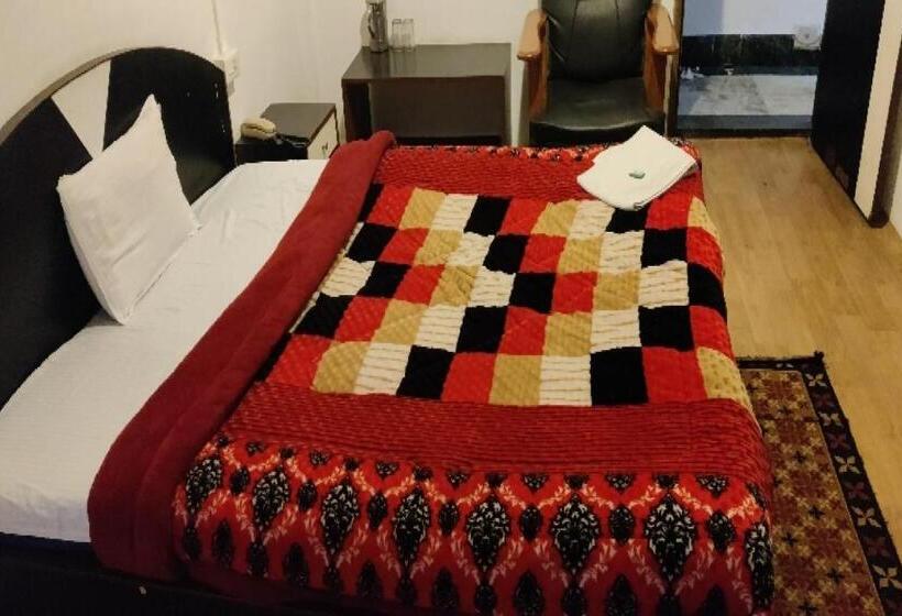 디럭스 트리플 룸, Capital O 8272 Hotel Pratigya Residency