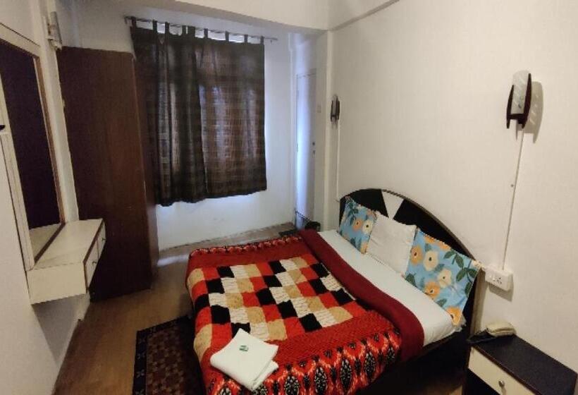 디럭스 트리플 룸, Capital O 8272 Hotel Pratigya Residency