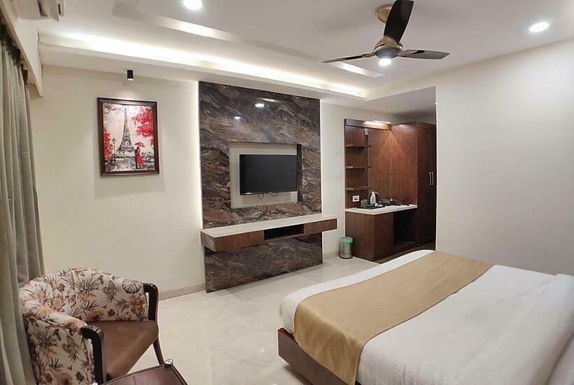 Camera Superiore, Yuvraj Palace