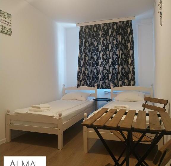 بانگلوی استاندارد 2 خوابه, Almaville Mamaia