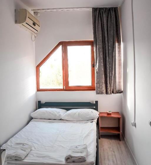 اتاق اکونومی, Almaville Mamaia