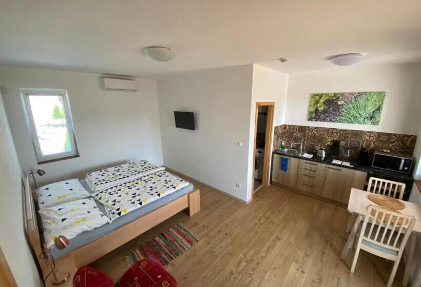 침실 1개 테라스 아파트, Apartmány Přítluky