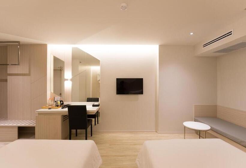 اتاق استاندارد, Crystal Hotel Hat Yai