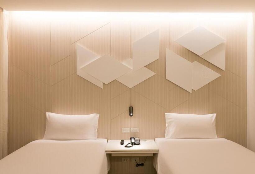 اتاق استاندارد, Crystal Hotel Hat Yai