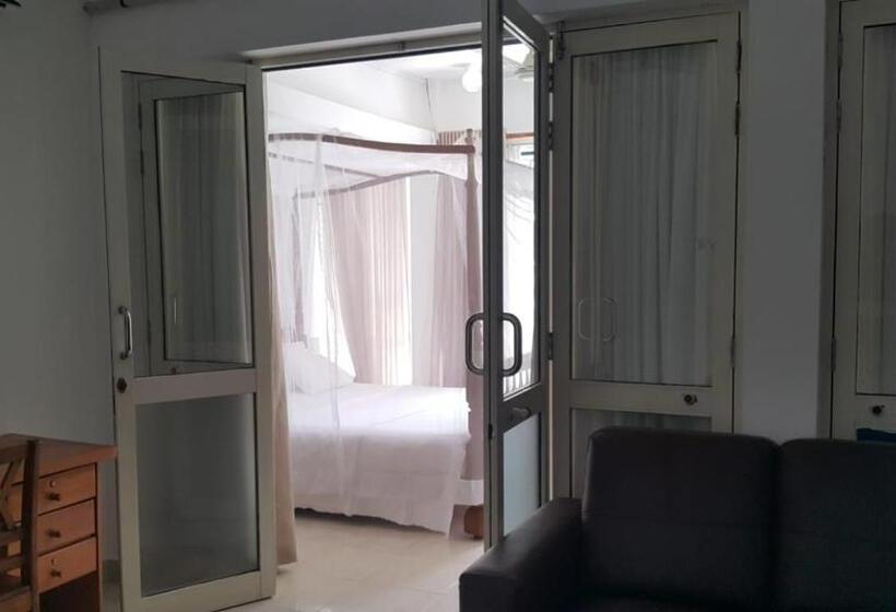 اتاق خانوادگی با چشم‌انداز دریا, Edelweiss Resort