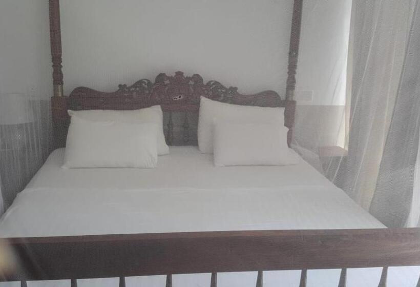 اتاق خانوادگی با چشم‌انداز دریا, Edelweiss Resort